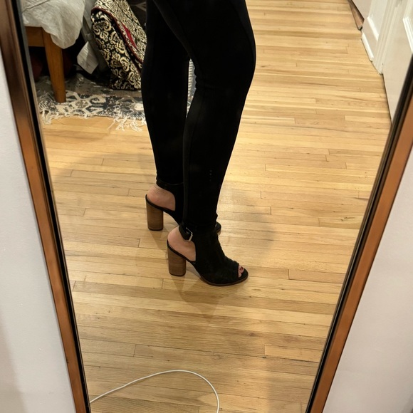 Caslon Nordstrom woman’s sandal bootie with block heel. Leather, size 7M. - Picture 10 of 10